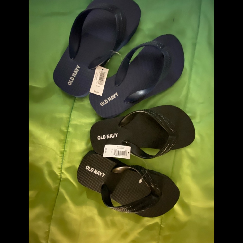 BNWT! 2 pairs Old Navy kids flip flops.